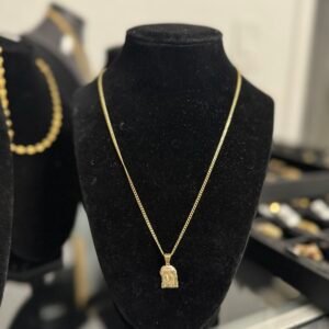 Chain with pendant